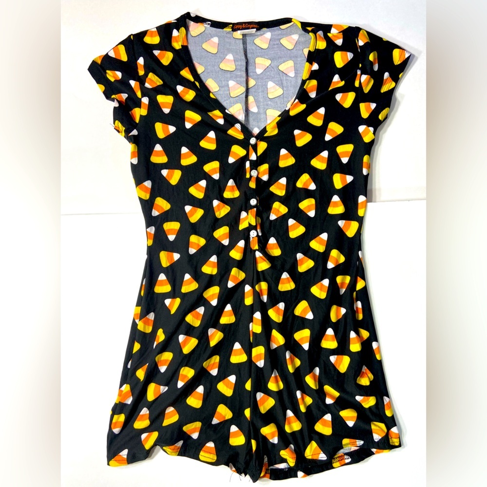 Grumpy & Gorgeous - BITE ME Candy Corn Short Bottom Onesie w/ Butt Flap ๐ญ๐ - Picture 3 of 14